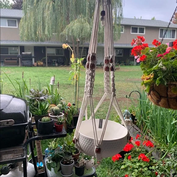 Hand made macrame hanger - Picture 7 of 8